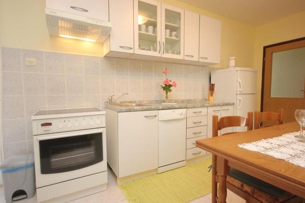 Apartments Zoki - Great Location Close To The Sea Вис Экстерьер фото